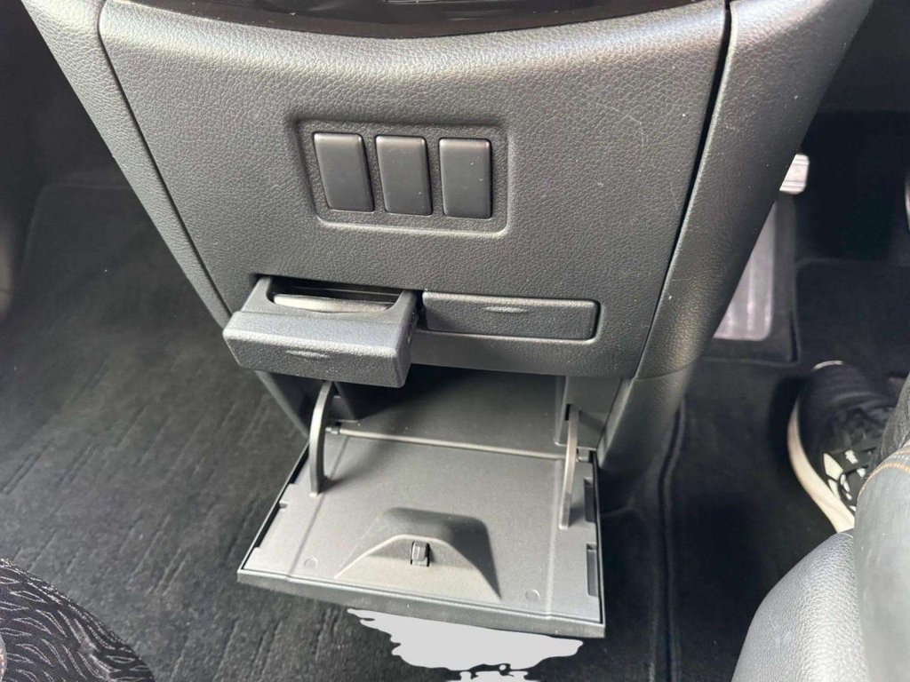 Used Nissan Elgrand 2016 for sale - 76586673: Photo 40