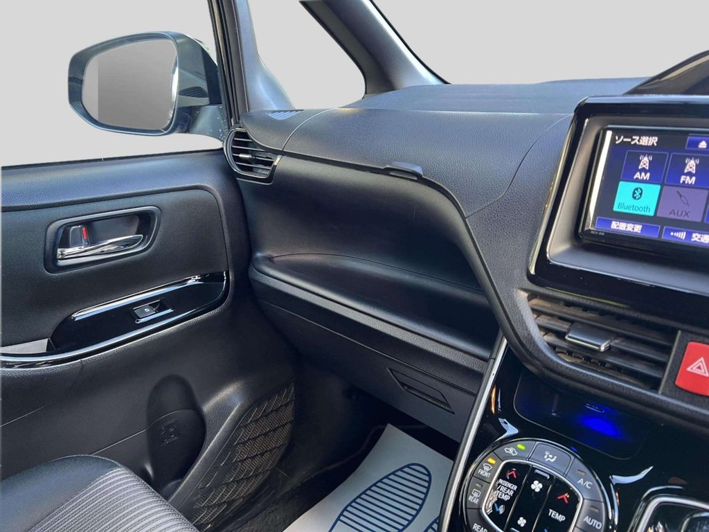 Used Toyota Noah 2020 for sale - 76760689: Photo 40