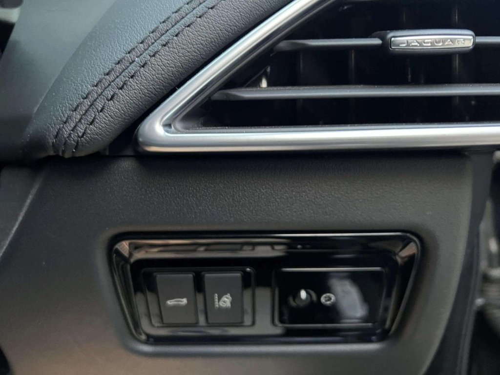 Used Jaguar XE 2016 for sale - 76147876: Photo 33