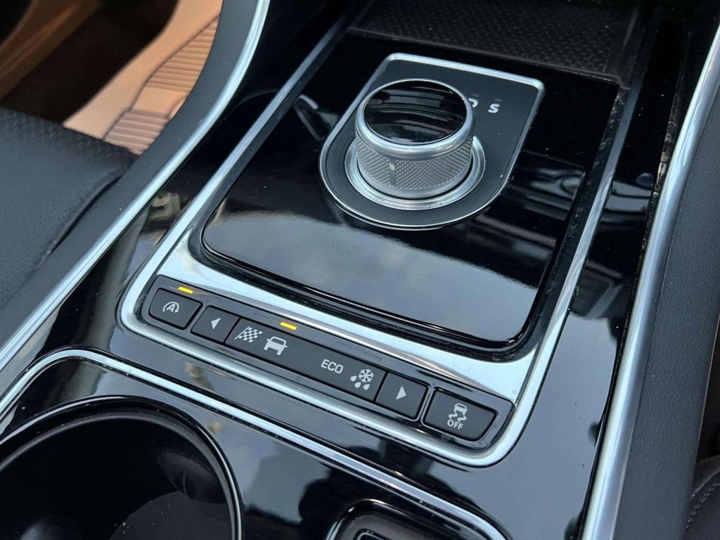 Used Jaguar XE 2016 for sale - 76147876: Photo 41