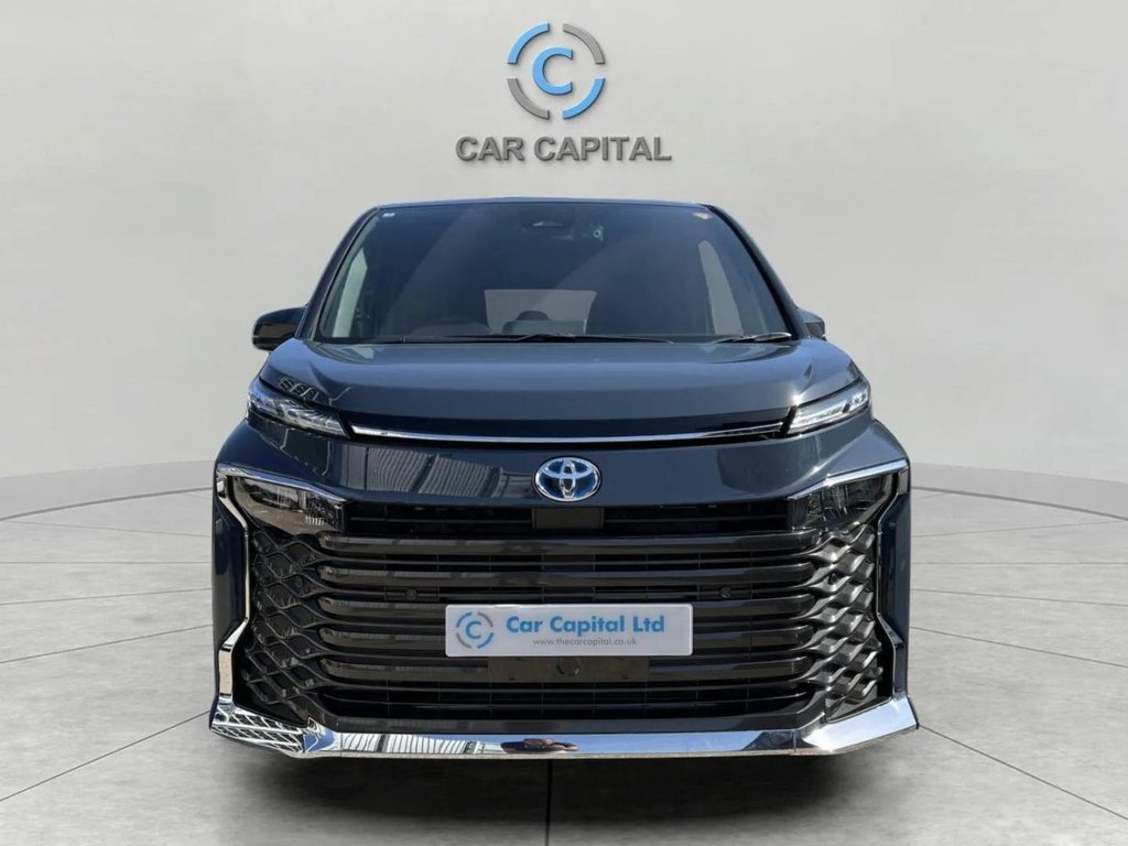 Used Toyota Voxy 2025 for sale - 78181269: Photo 2