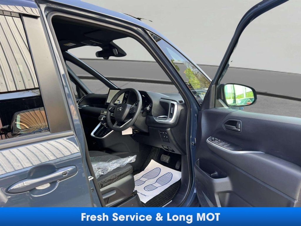 Used Toyota Voxy 2025 for sale - 78181269: Photo 31