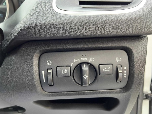 Used Volvo V40 2014 for sale - 74845147: Photo 32