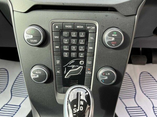 Used Volvo V40 2014 for sale - 74845147: Photo 38