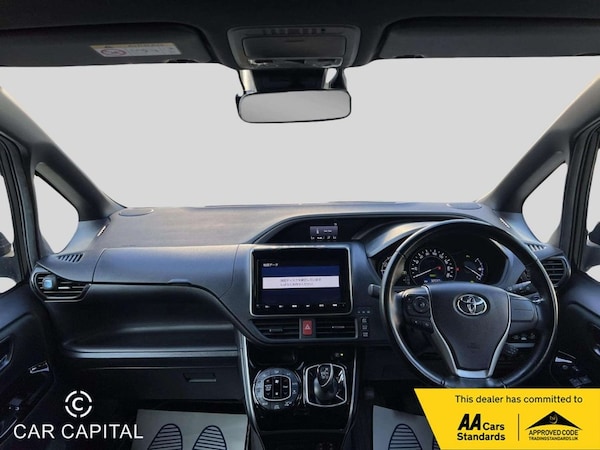 Used Toyota Voxy 2020 for sale - 75682611: Photo 27