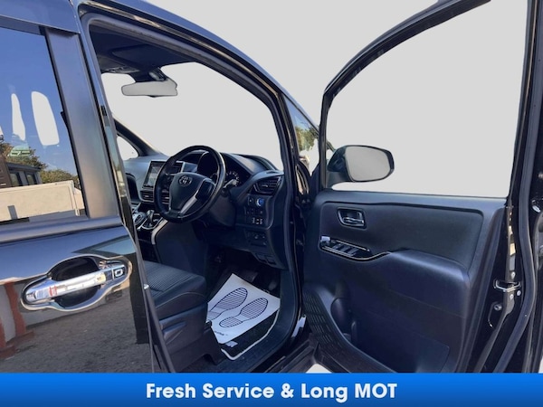 Used Toyota Voxy 2020 for sale - 75682611: Photo 28