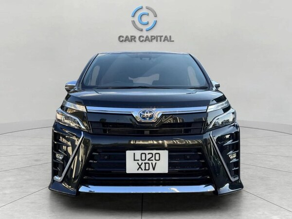 Used Toyota Voxy 2020 for sale - 75682611: Photo 2