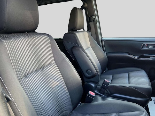 Used Toyota Voxy 2020 for sale - 75682611: Photo 31