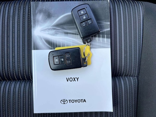 Used Toyota Voxy 2020 for sale - 75682611: Photo 38