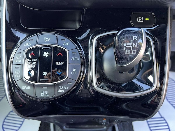 Used Toyota Voxy 2020 for sale - 75682611: Photo 43