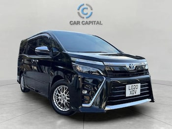 Used Toyota Voxy 2020 for sale - 75682611: Photo