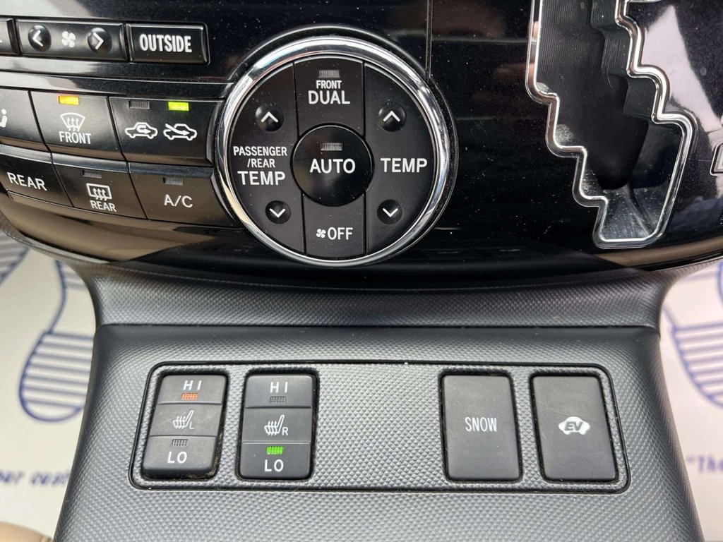 Used Toyota Estima 2015 for sale - 76147637: Photo 42