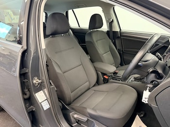 Used Volkswagen Golf 2020 for sale - 78613616: Photo
