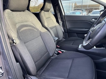 Used Renault Captur 2020 for sale - 77534400: Photo