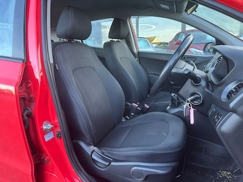 Used Hyundai i10 2018 for sale - 76934685: Photo