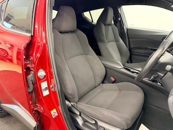 Used Toyota C-HR 2019 for sale - 77632036: Photo