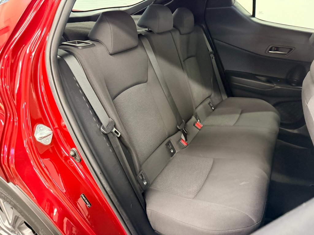 Used Toyota C-HR 2019 for sale - 77632036: Photo 4