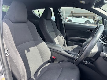 Used Toyota C-HR 2018 for sale - 78738322: Photo