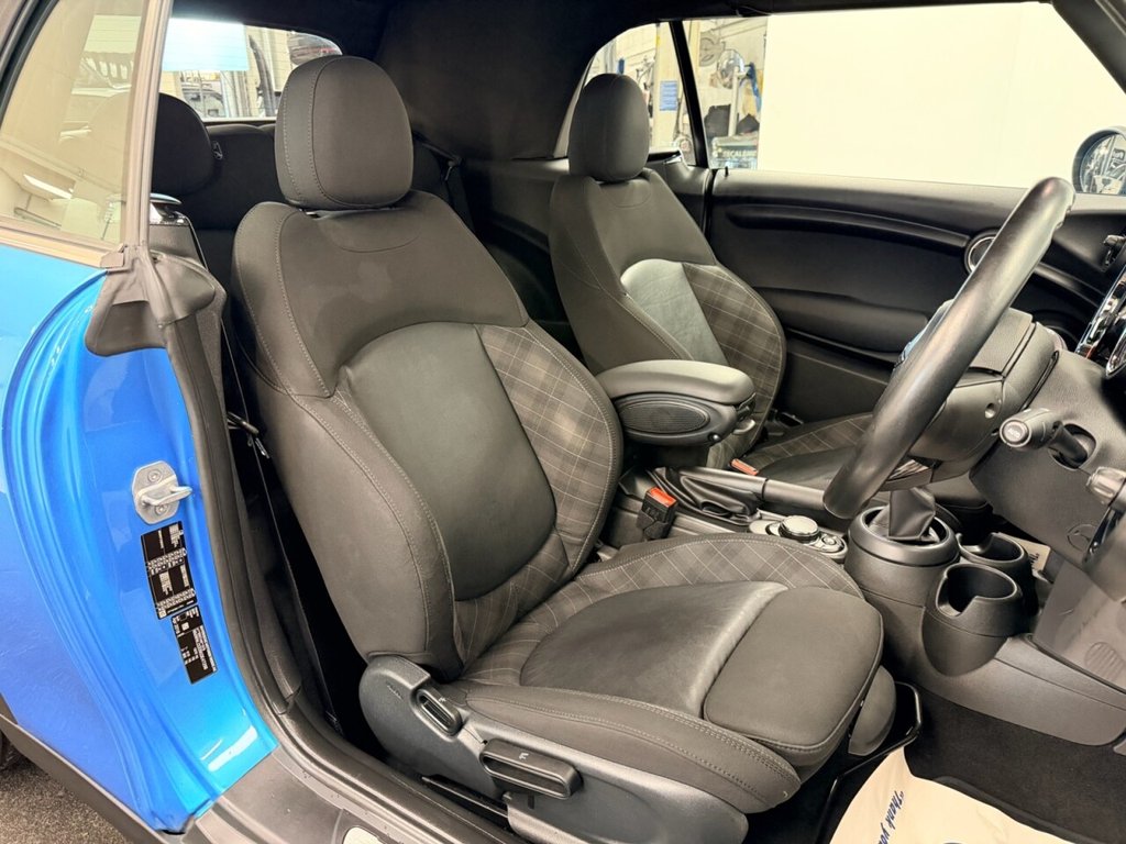 Used MINI Convertible 2018 for sale - 76923737: Photo 3