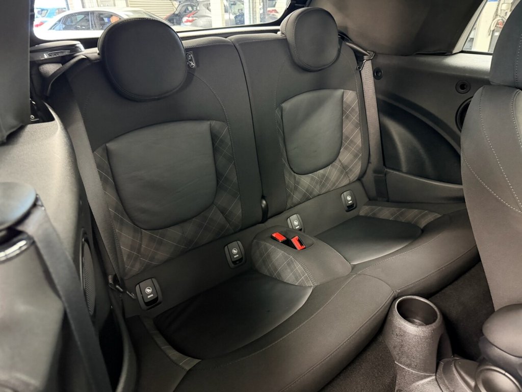 Used MINI Convertible 2018 for sale - 76923737: Photo 4