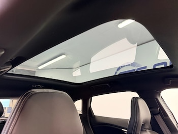 Used Volvo V40 2018 for sale - 79103658: Photo