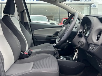 Used Toyota Yaris 2019 for sale - 78811301: Photo