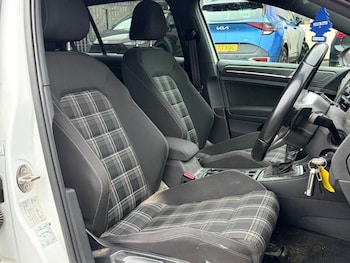 Used Volkswagen Golf 2018 for sale - 76686612: Photo