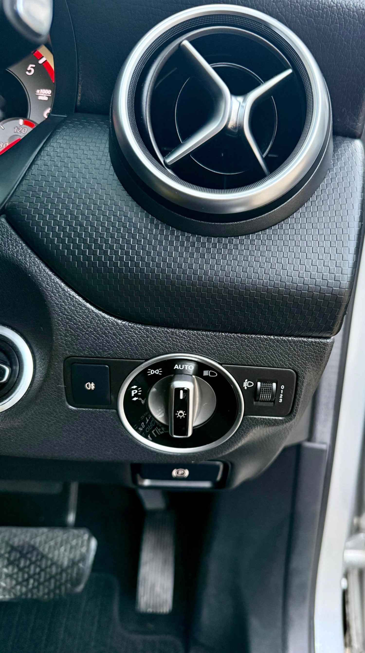 Used Mercedes-Benz A-Class 2014 for sale - 76422591: Photo 16