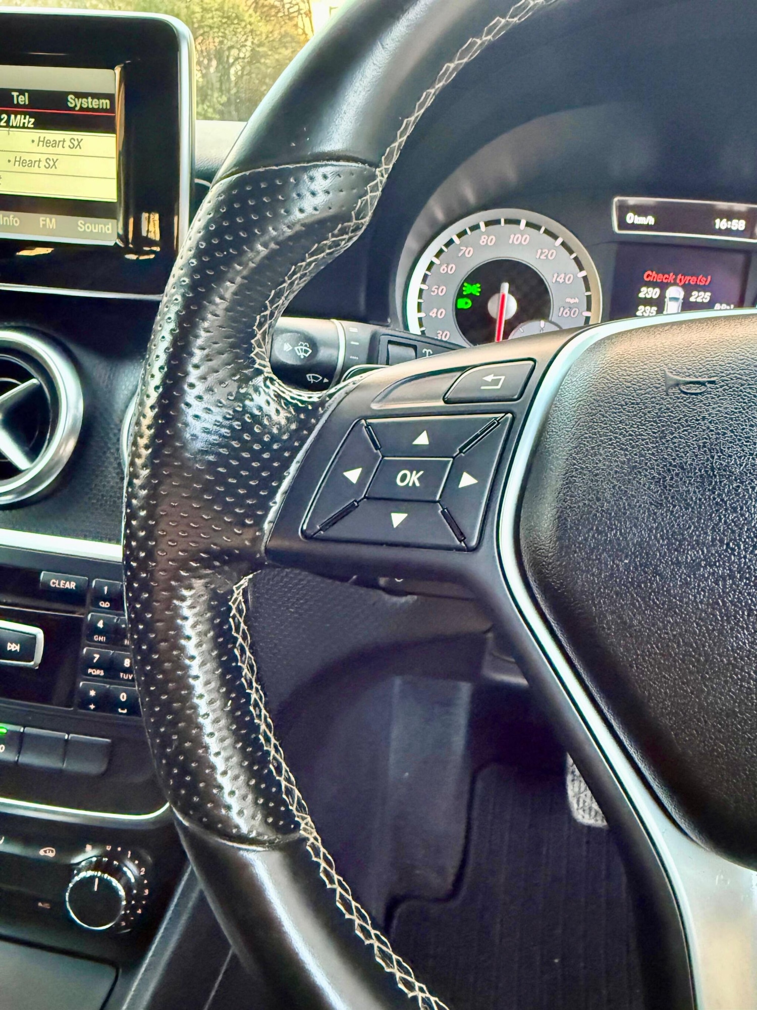 Used Mercedes-Benz A-Class 2014 for sale - 76422591: Photo 22