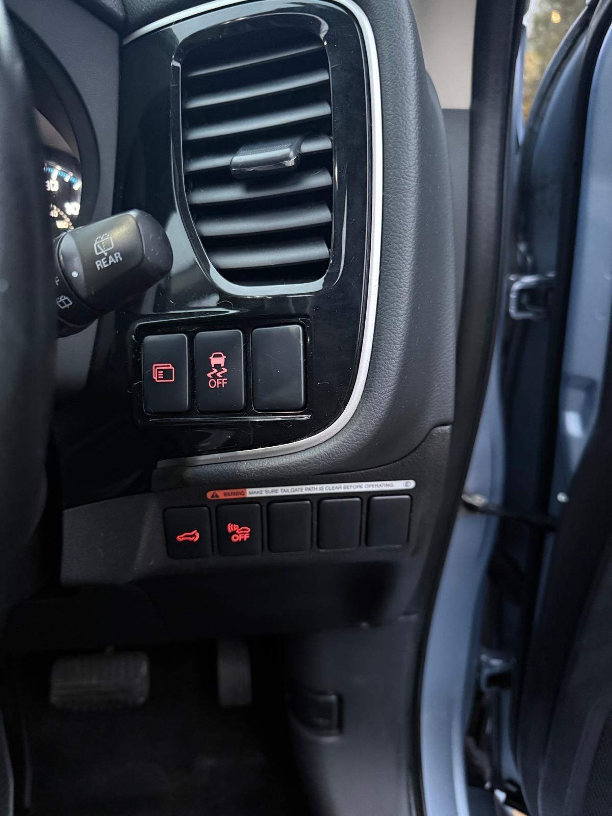 Used Mitsubishi Outlander 2015 for sale - 76832237: Photo 17