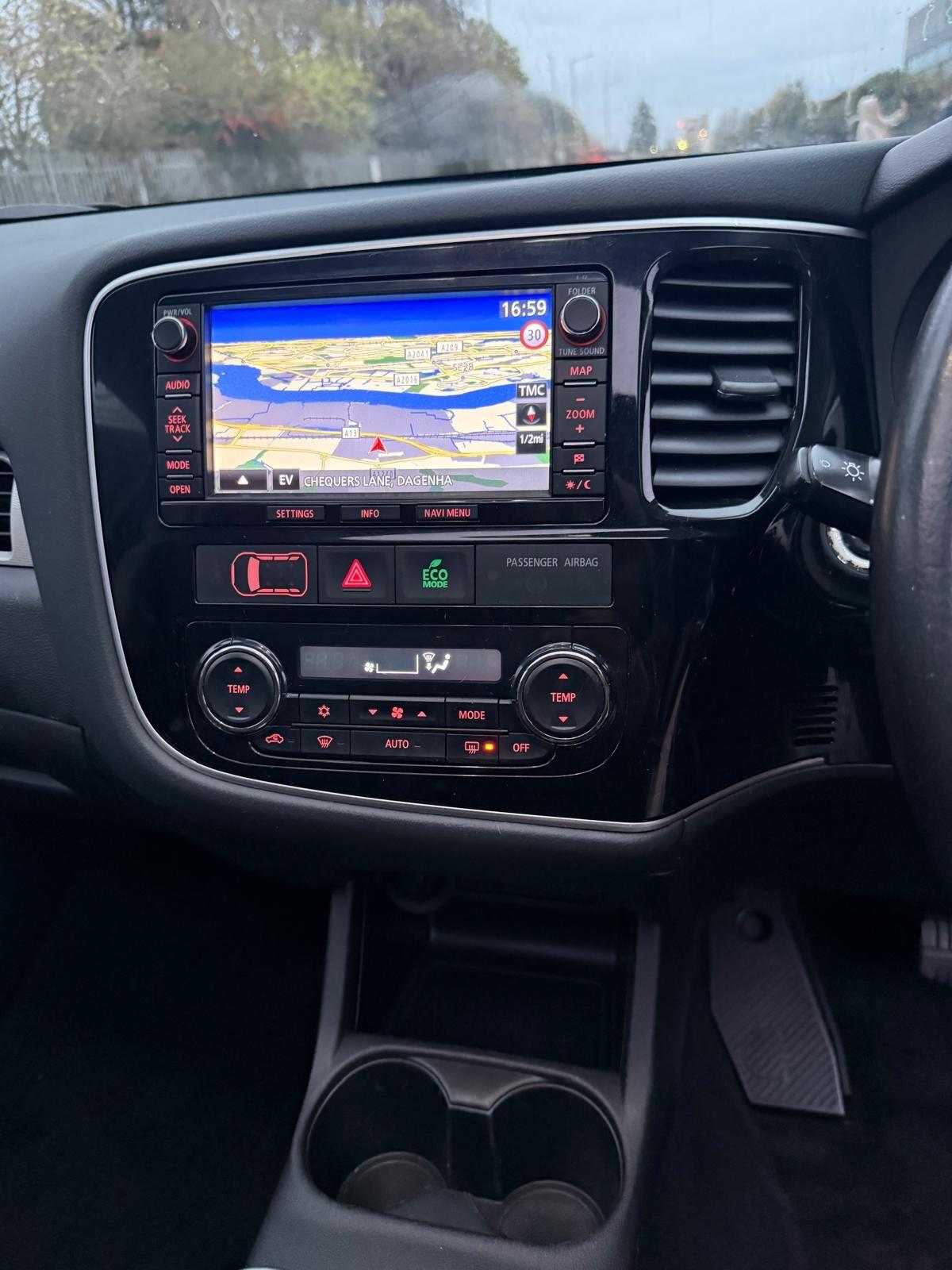 Used Mitsubishi Outlander 2015 for sale - 76832237: Photo 24