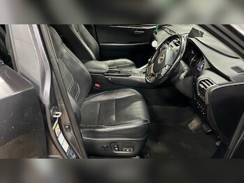 (17) - 2.5 300h Premier E-CVT 4WD Euro 6 (s/s) 5dr