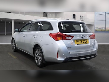 Used Toyota Auris 2013 for sale - 77237515: Photo