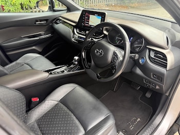 Used Toyota C-HR 2020 for sale - 75507300: Photo