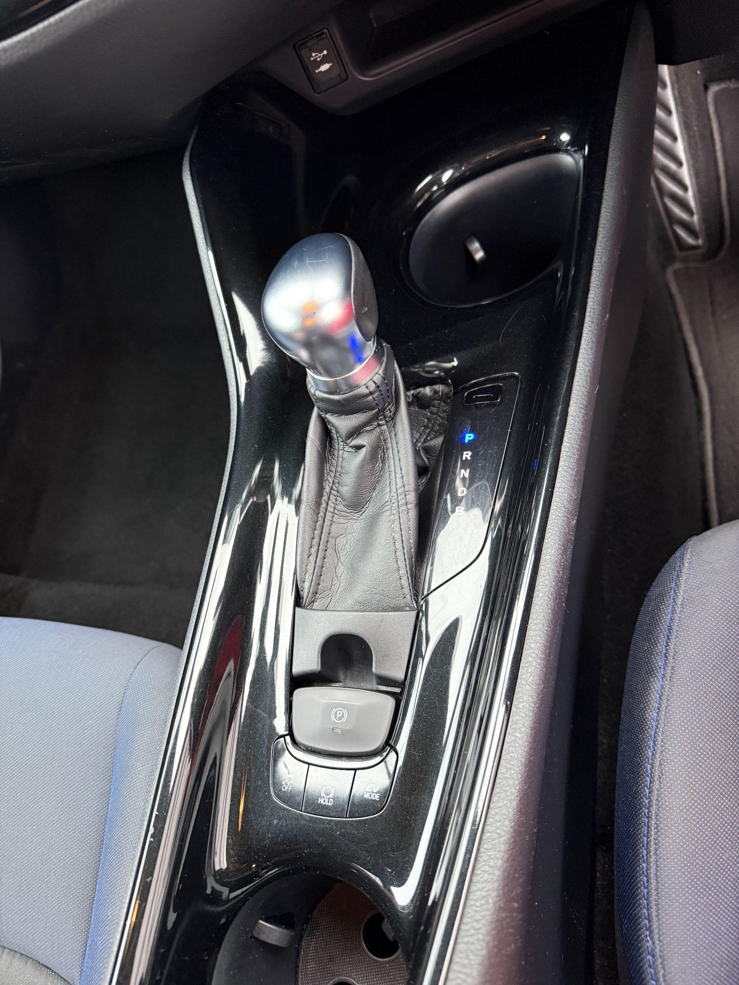 Used Toyota C-HR 2017 for sale - 76632939: Photo 10