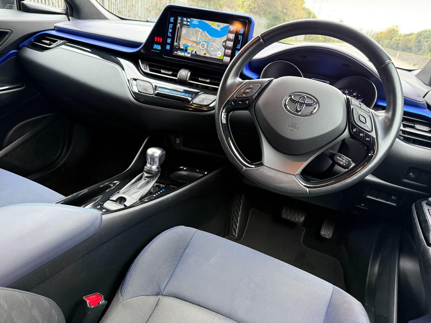 Used Toyota C-HR 2017 for sale - 76632939: Photo 11