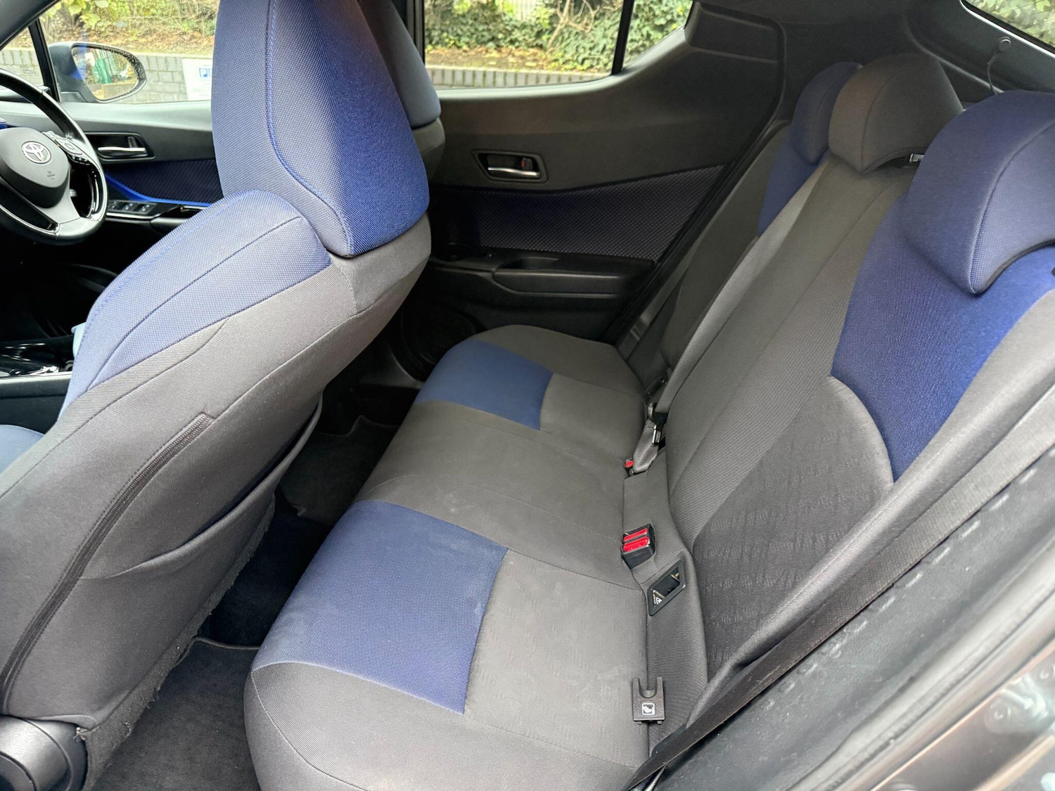 Used Toyota C-HR 2017 for sale - 76632939: Photo 12