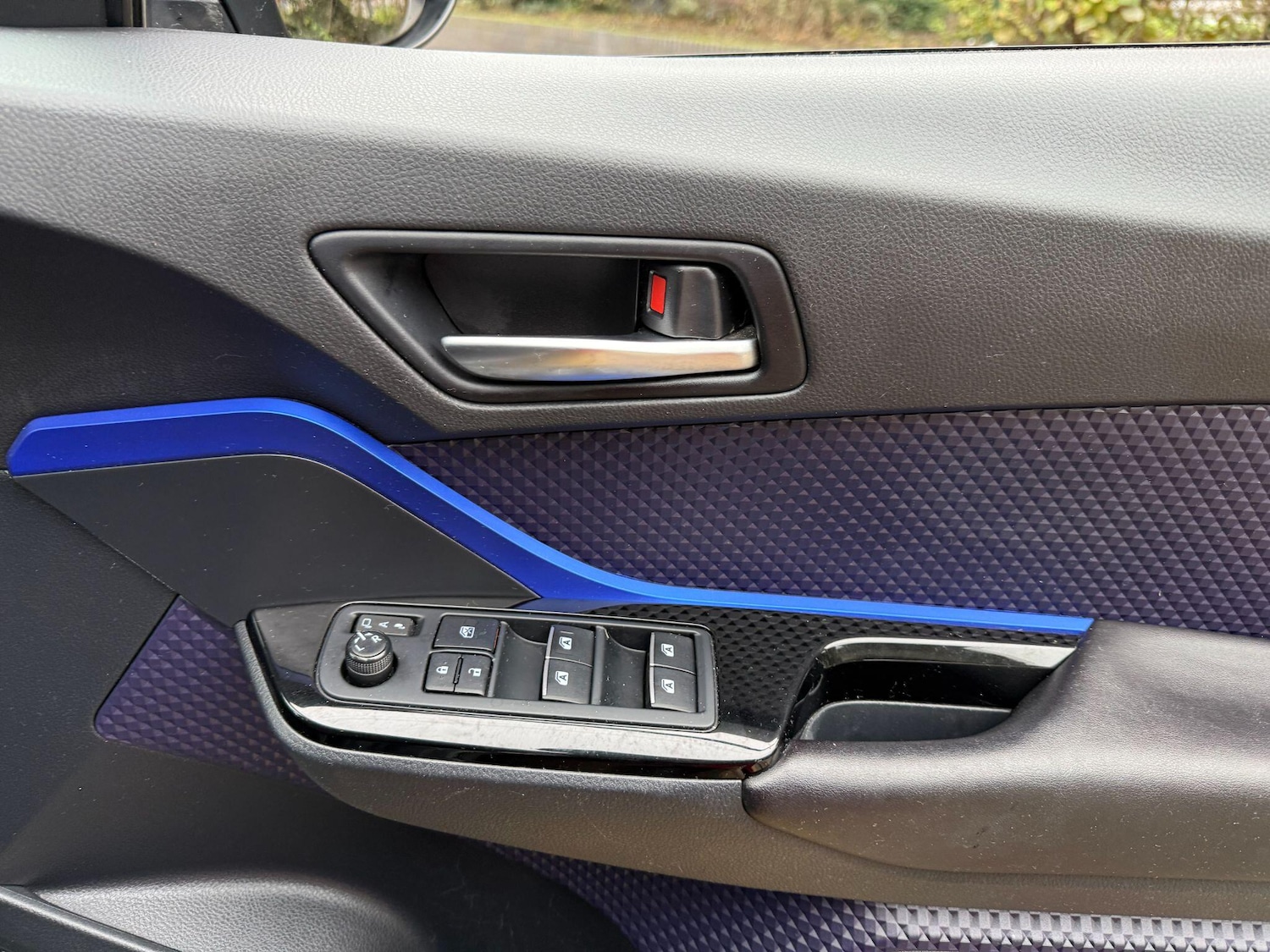 Used Toyota C-HR 2017 for sale - 76632939: Photo 18