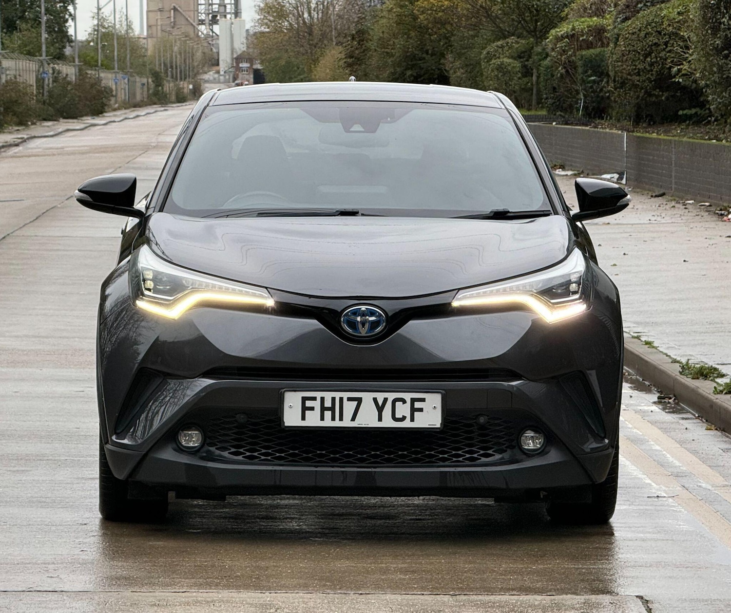 Used Toyota C-HR 2017 for sale - 76632939: Photo 2