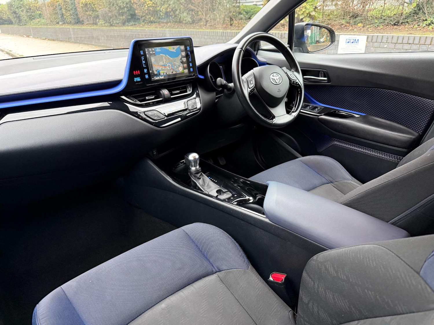 Used Toyota C-HR 2017 for sale - 76632939: Photo 25