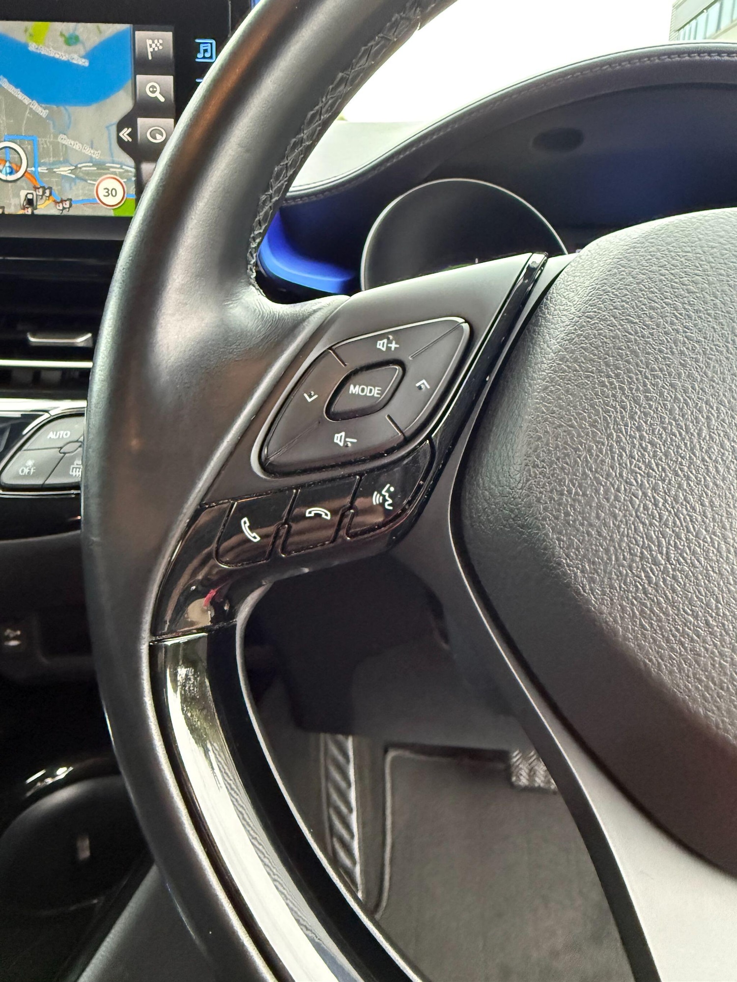 Used Toyota C-HR 2017 for sale - 76632939: Photo 28