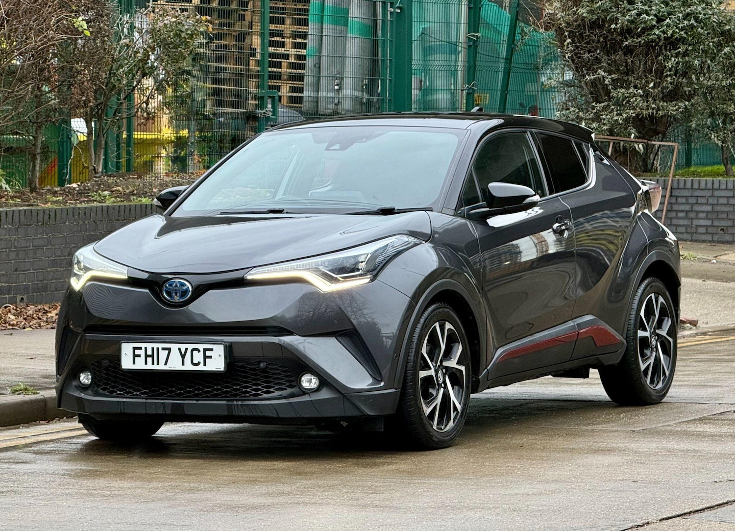 Used Toyota C-HR 2017 for sale - 76632939: Photo 3
