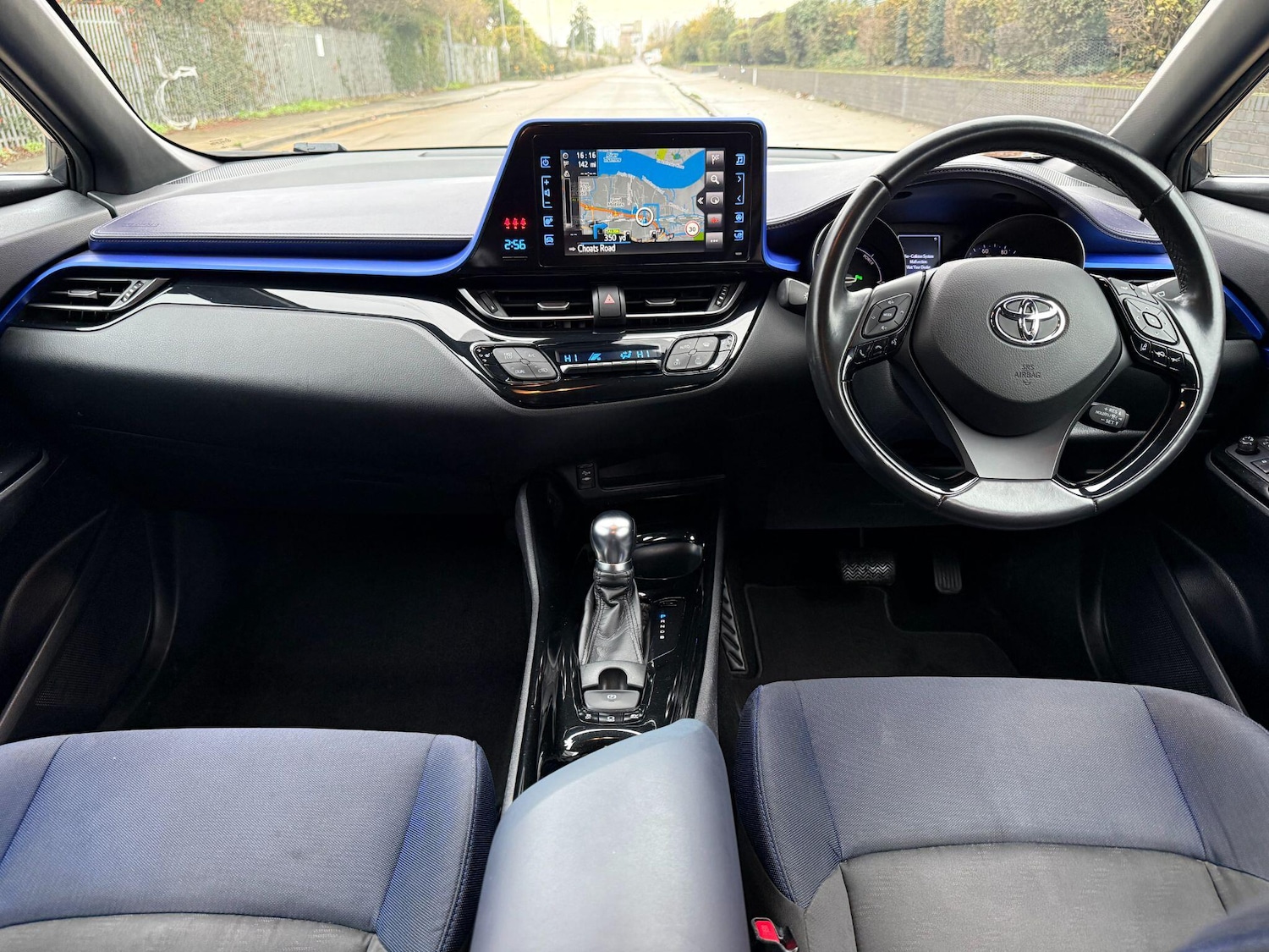 Used Toyota C-HR 2017 for sale - 76632939: Photo 9