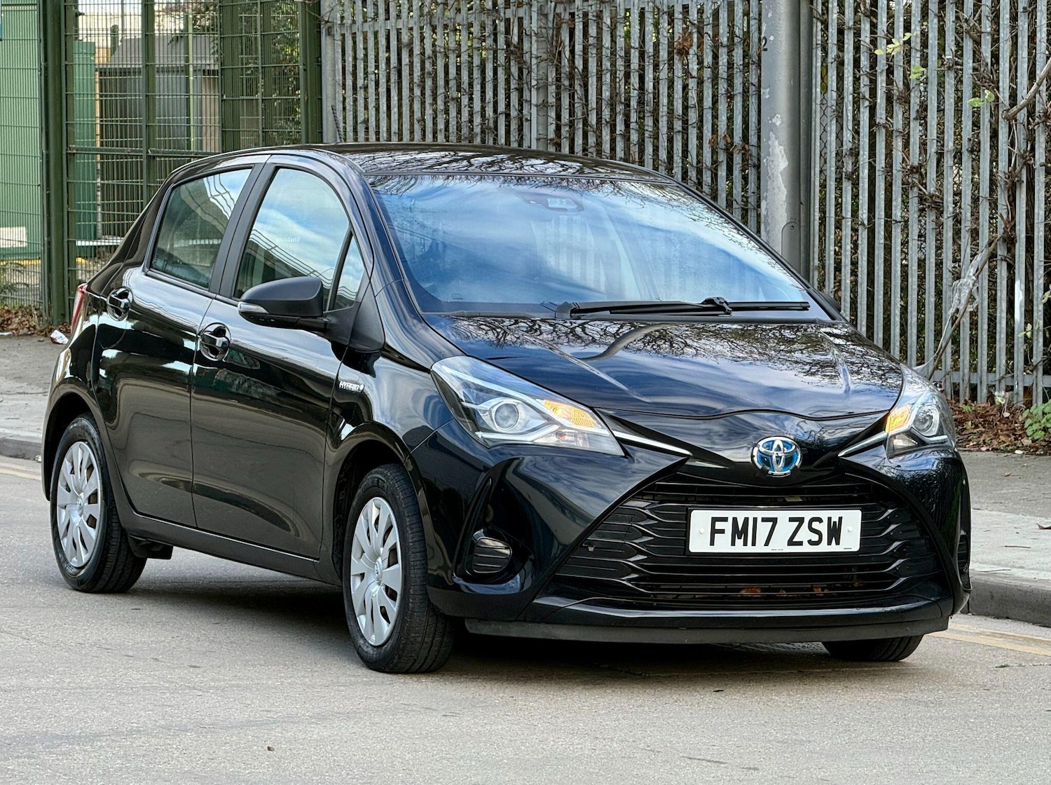 Used Toyota Yaris 2017 for sale - 76573543: Photo 1