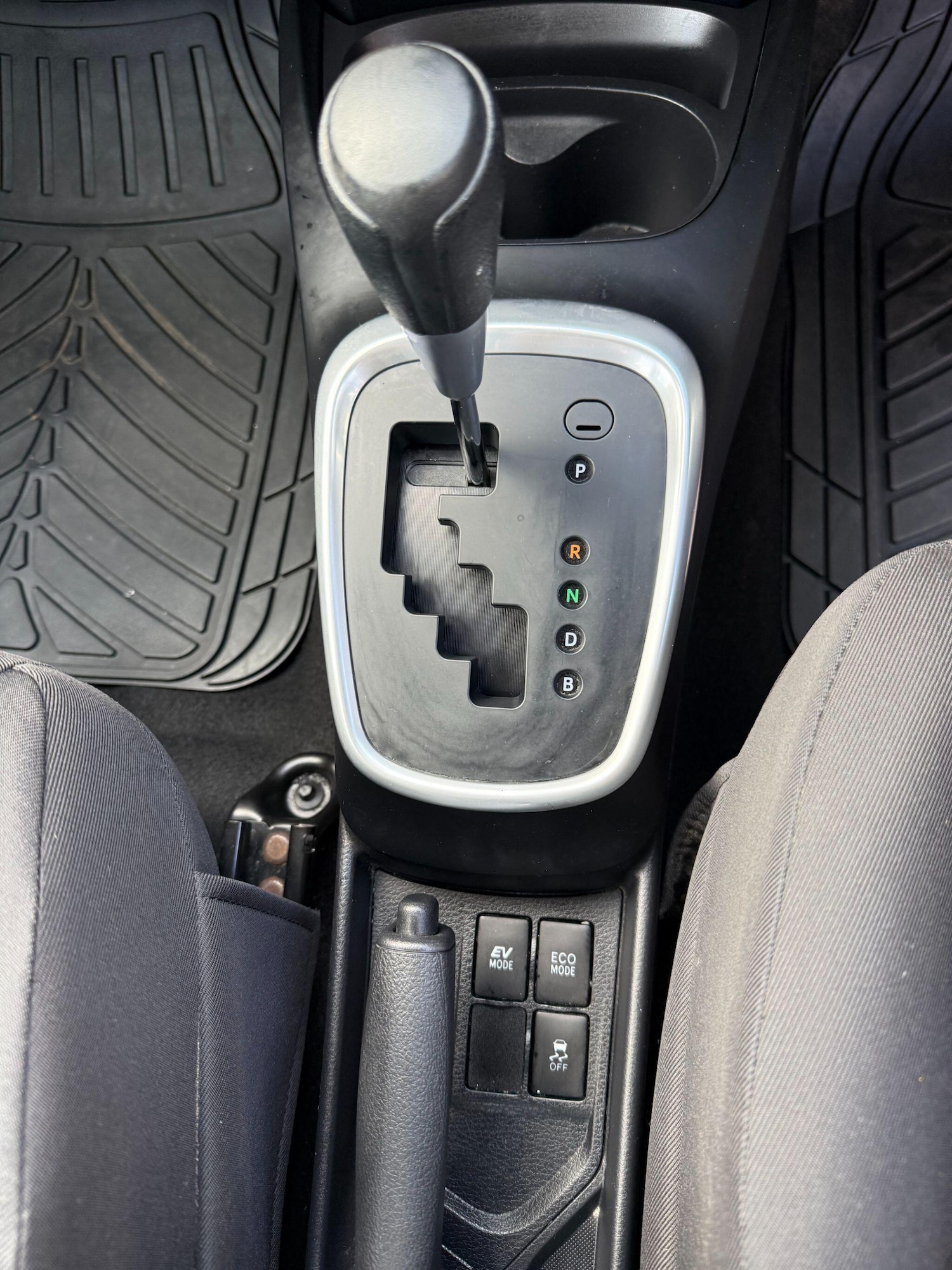 Used Toyota Yaris 2017 for sale - 76573543: Photo 14