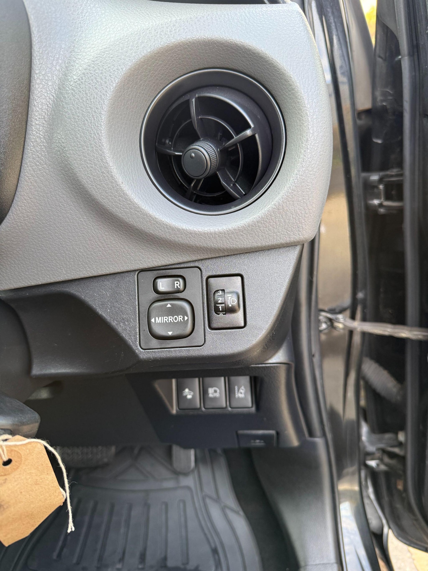 Used Toyota Yaris 2017 for sale - 76573543: Photo 22