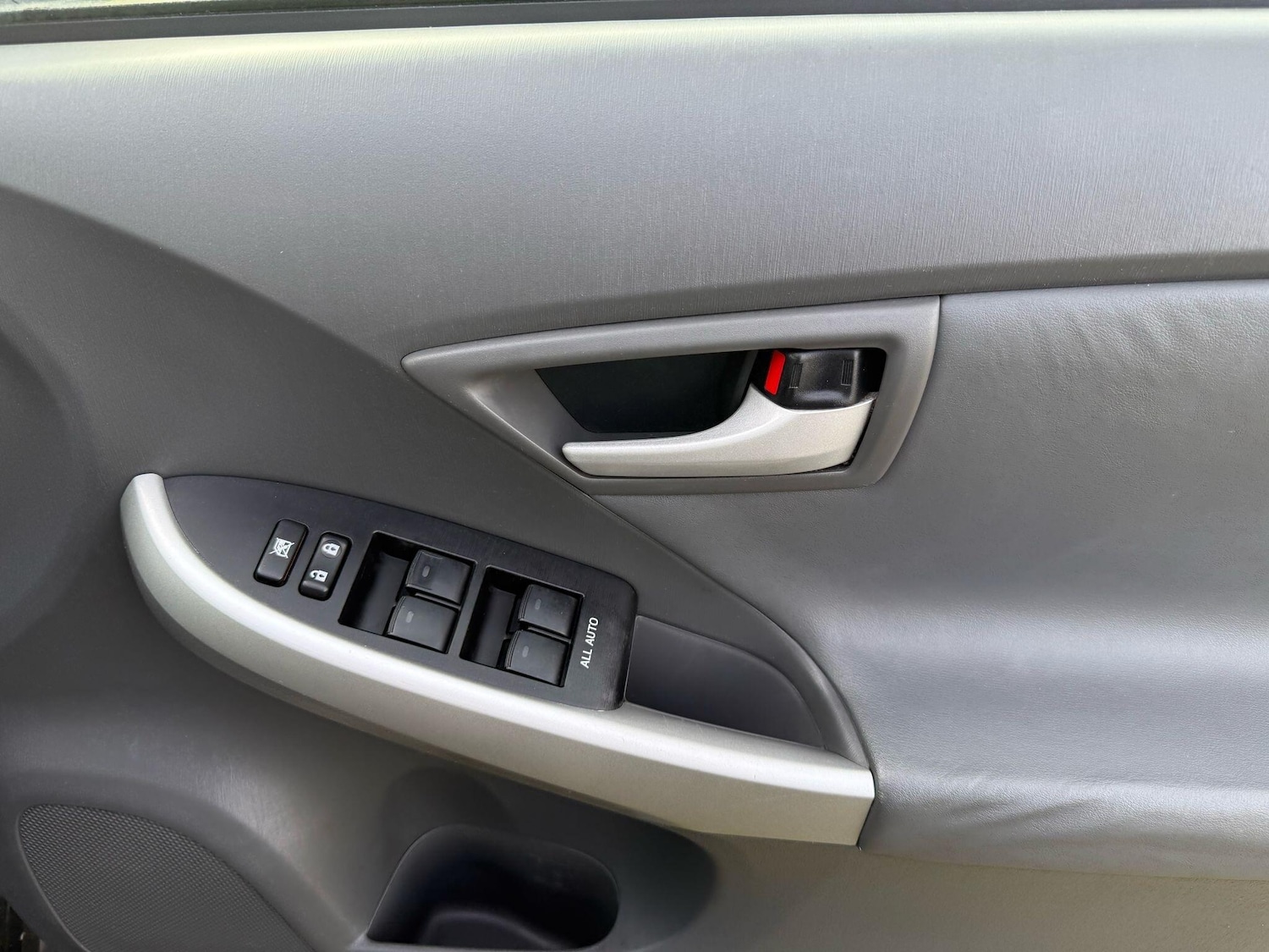 Used Toyota Prius 2010 for sale - 77191719: Photo 13