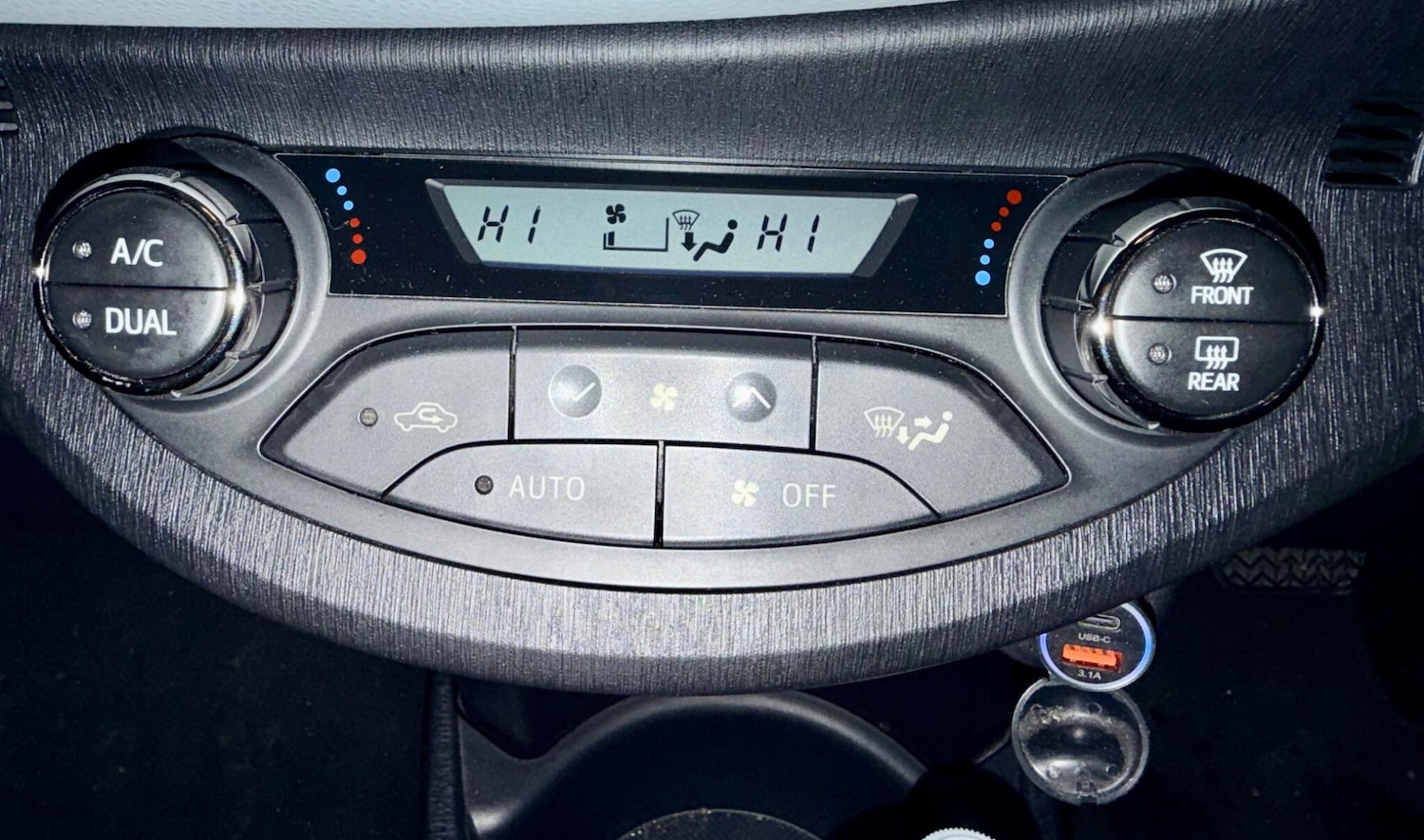 Used Toyota Yaris 2013 for sale - 76550412: Photo 16