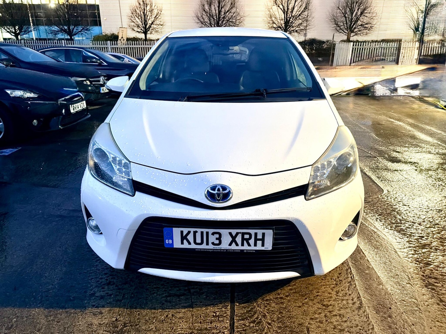 Used Toyota Yaris 2013 for sale - 76550412: Photo 2