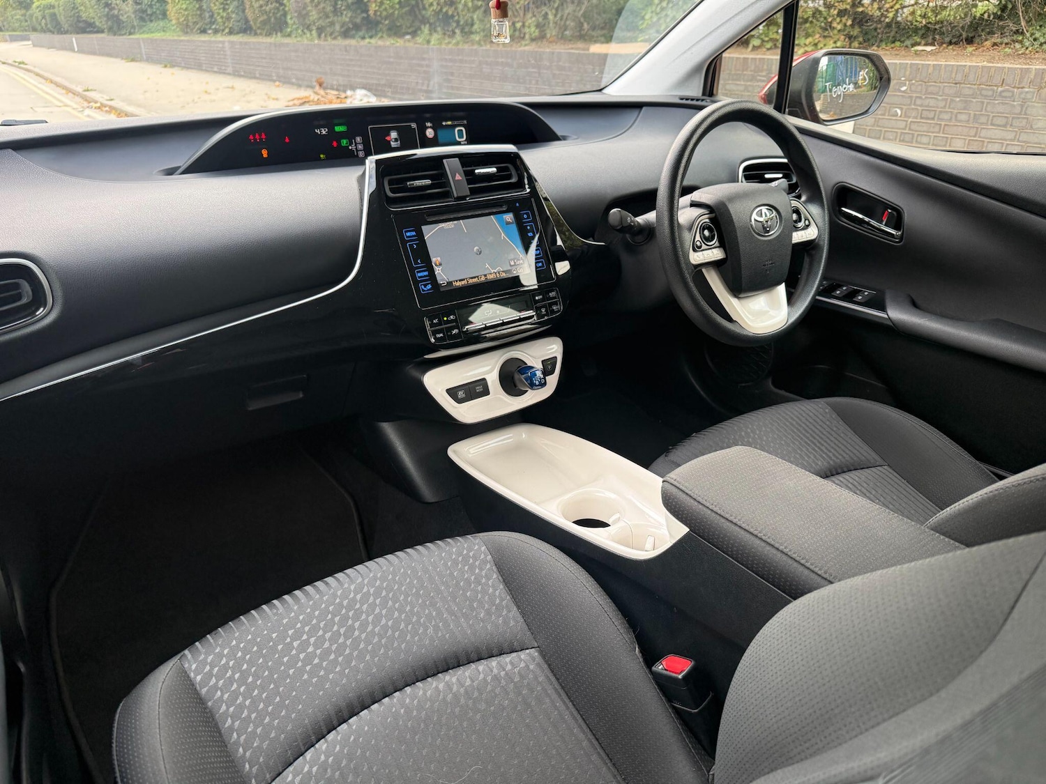 Used Toyota Prius 2016 for sale - 76122781: Photo 11
